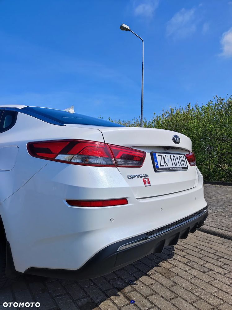 Kia Optima 2.0 L - 9