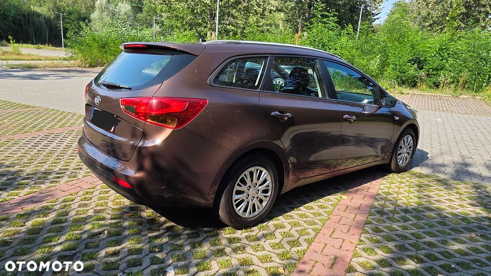 Kia Ceed - 10