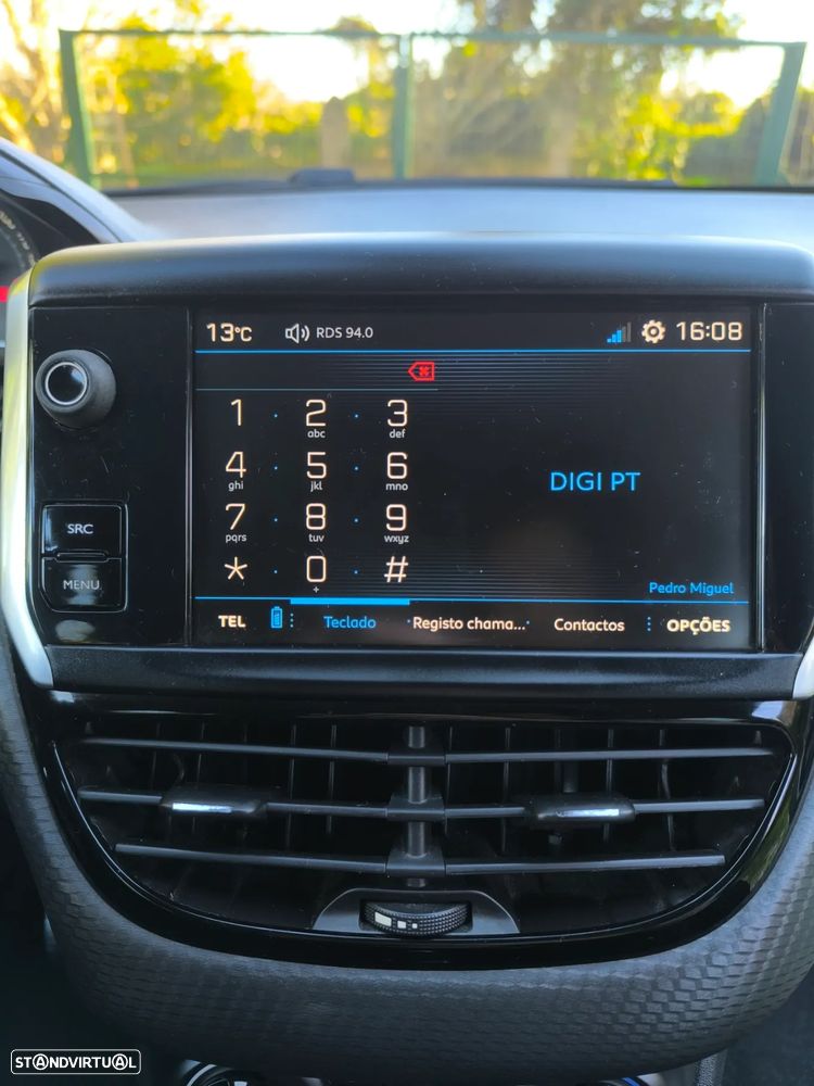 Peugeot 208 1.2 PureTech Style - 18