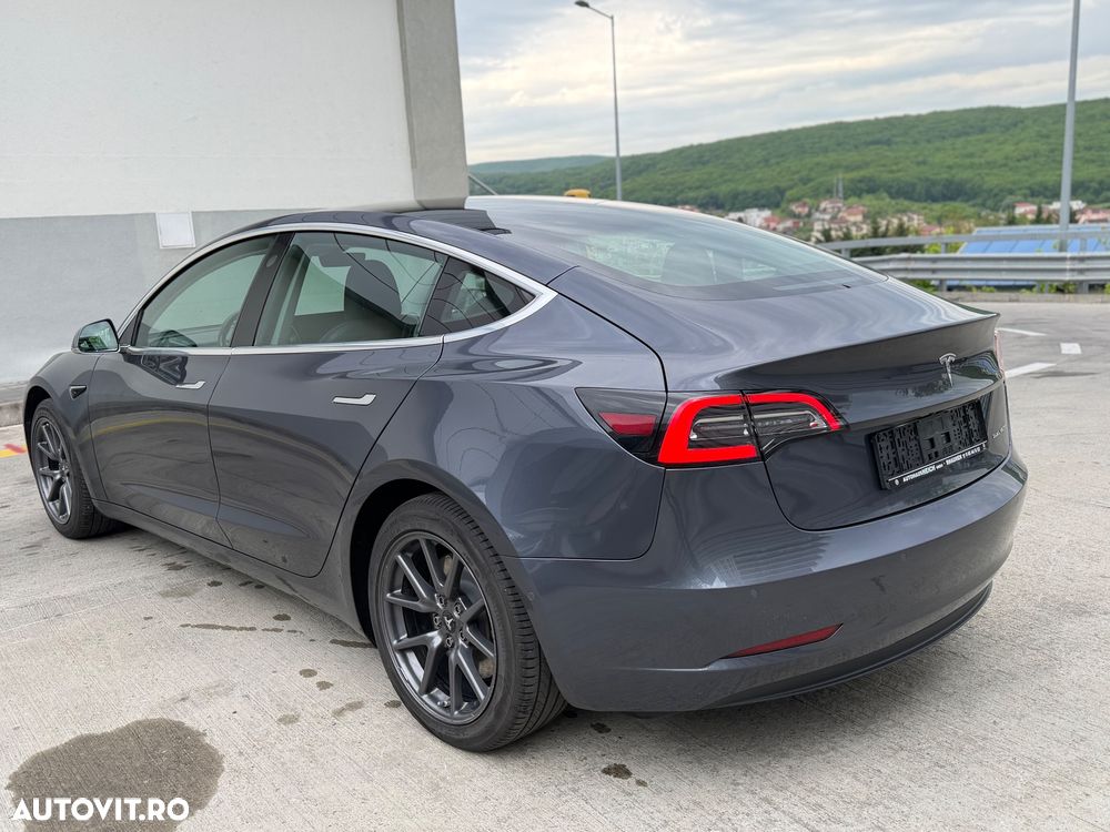 Tesla Model 3 - 3