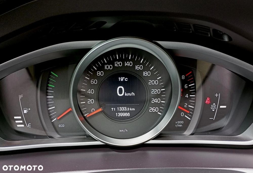 Volvo V40 T2 Drive-E Momentum - 19