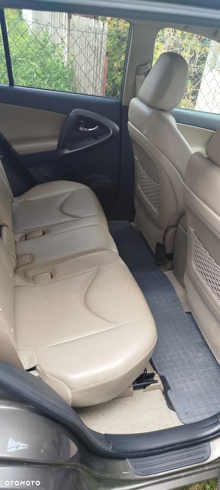 Toyota RAV4 2.2 D-CAT Premium - 4