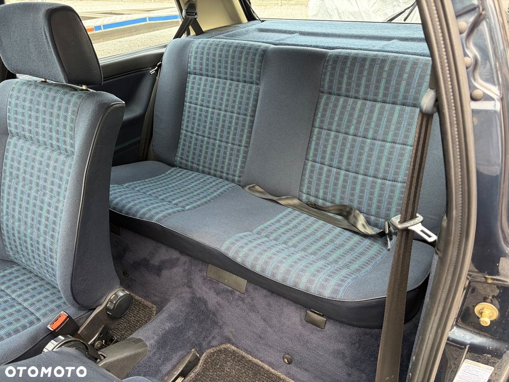 Volkswagen Golf 1.6 CL - 11