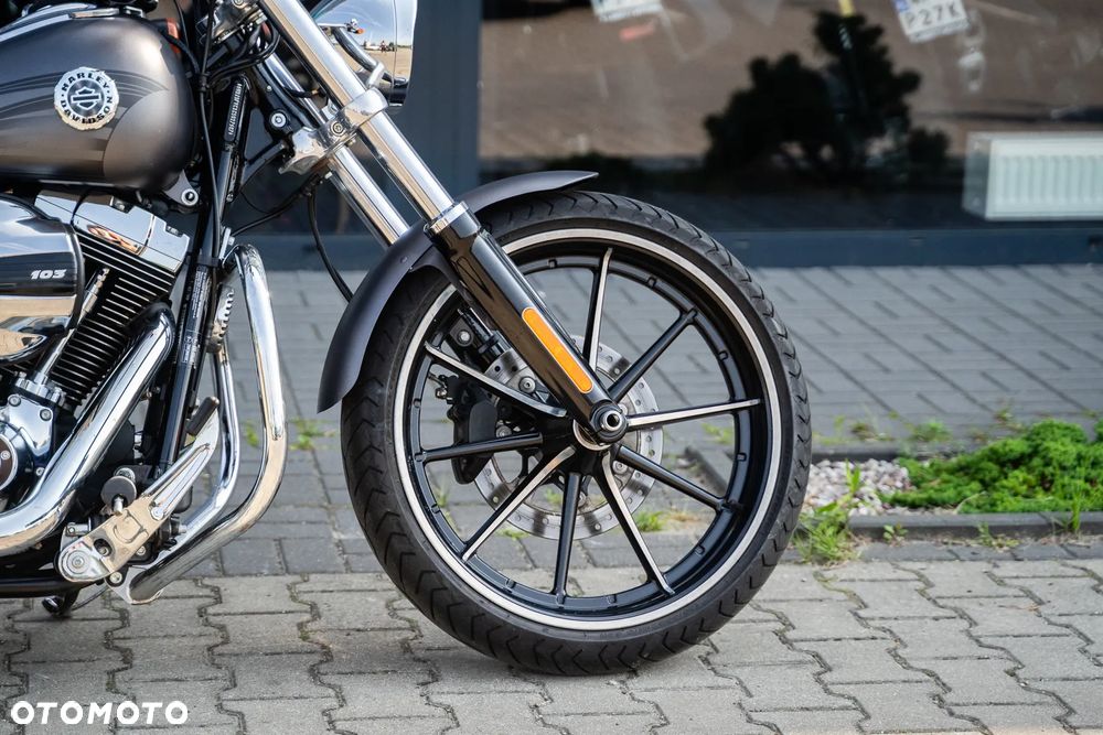 Harley-Davidson Softail Breakout - 10