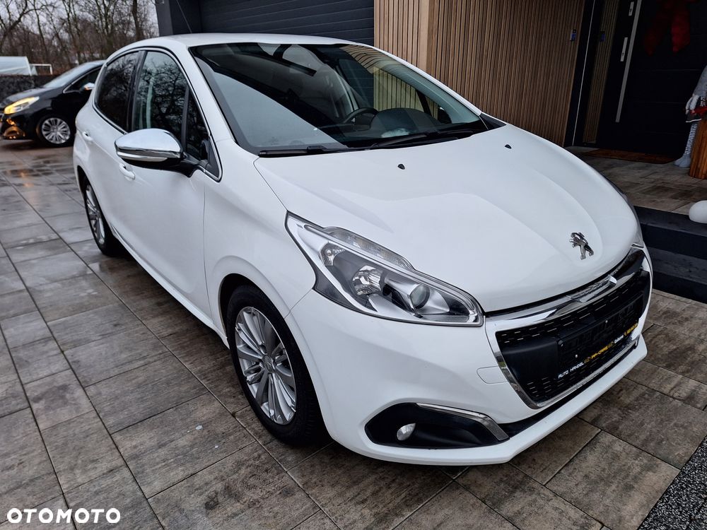 Peugeot 208 - 1