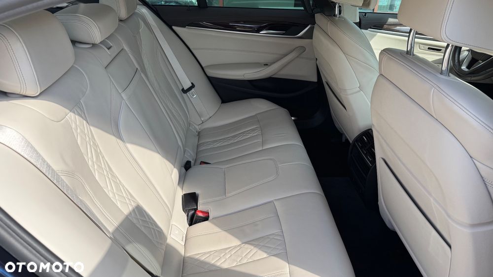 BMW Seria 5 540i Luxury Line sport - 25