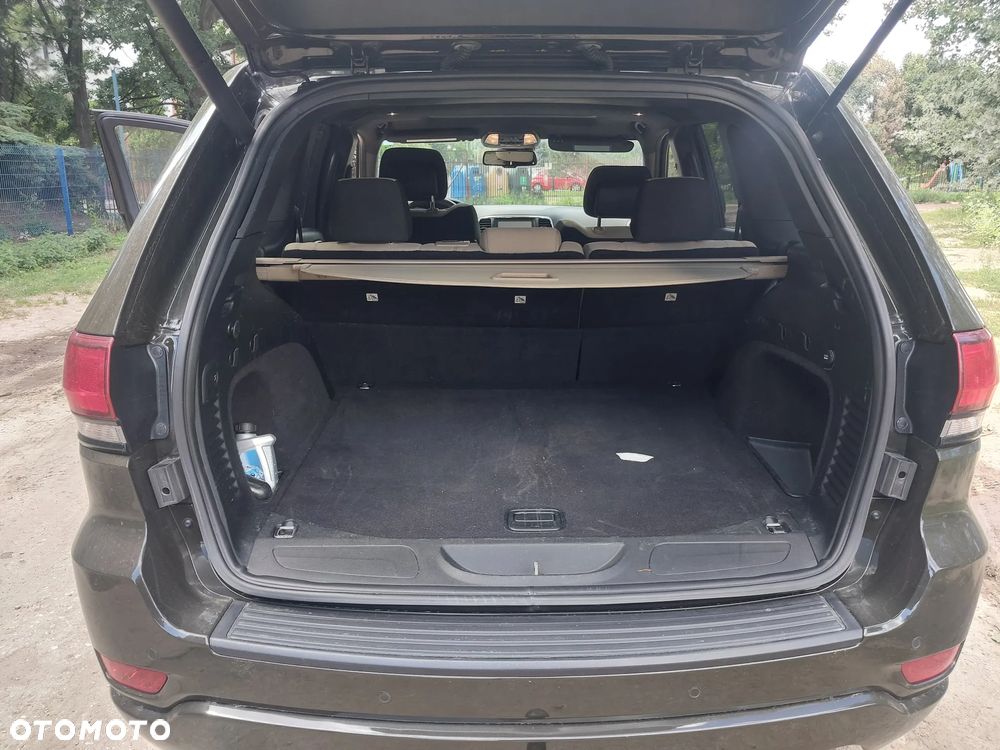 Jeep Grand Cherokee - 12