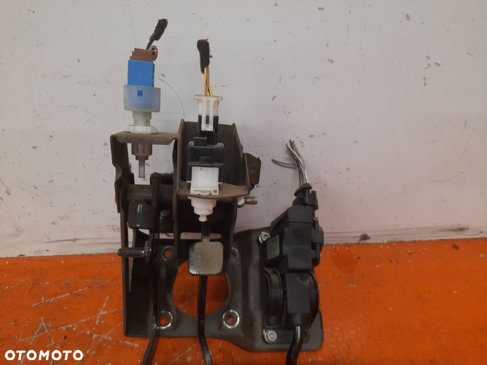 FIAT ALBEA 1.4MT 77KM 04-12 PEDAŁY 0281002379 - 2