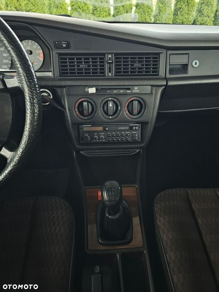 Mercedes-Benz W201 (190) - 21