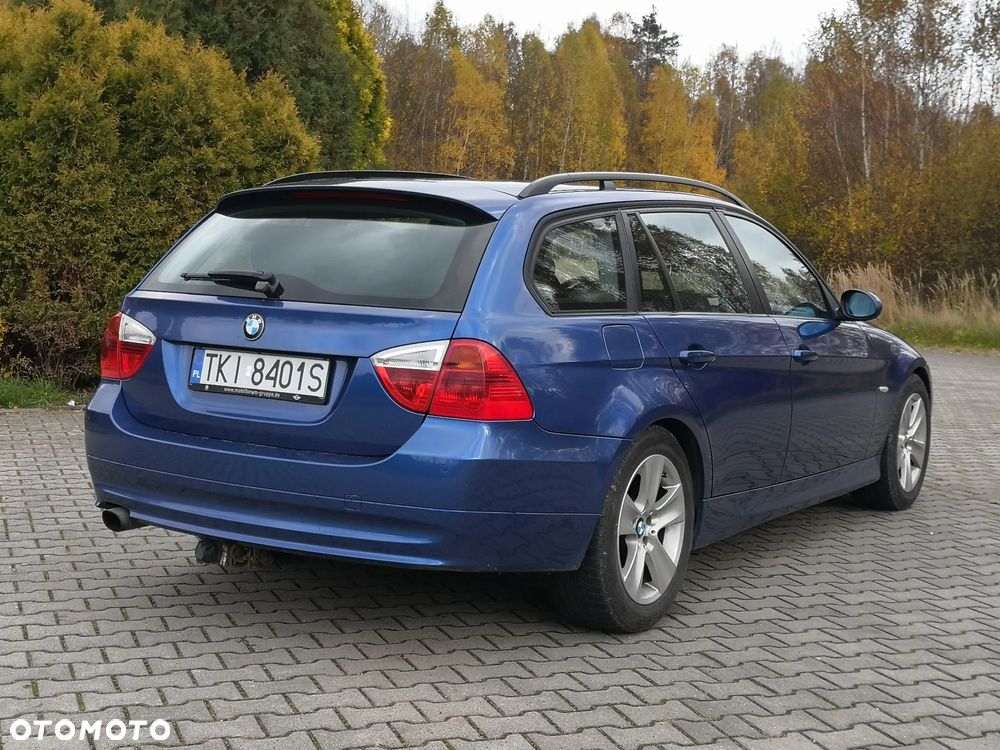 BMW Seria 3 320i Touring - 9
