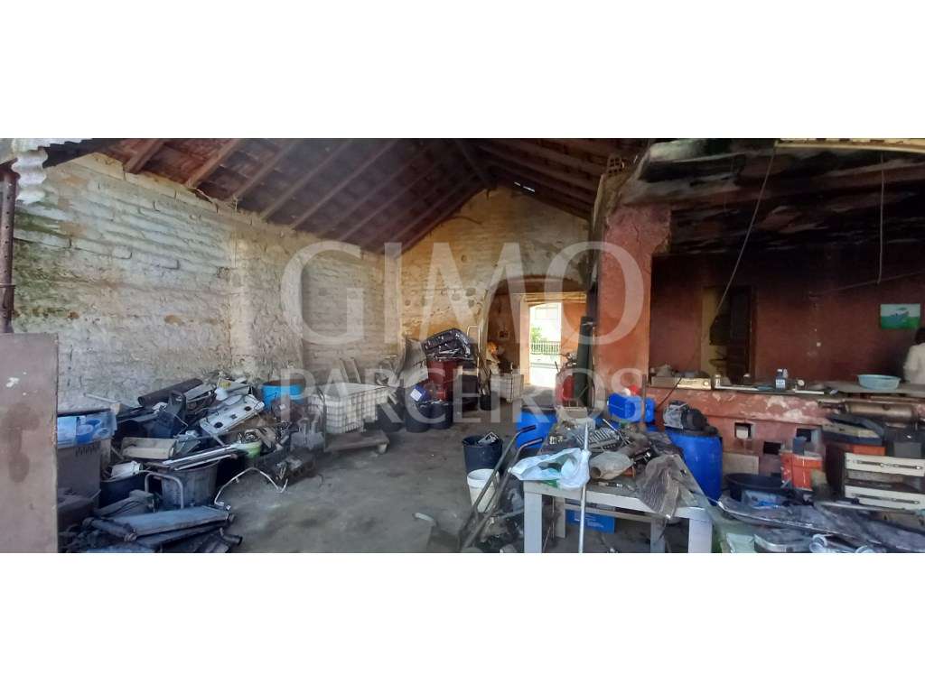 Moradia T3 para Remodelação ou Construção em Oiã - Grande imagem: 2/11