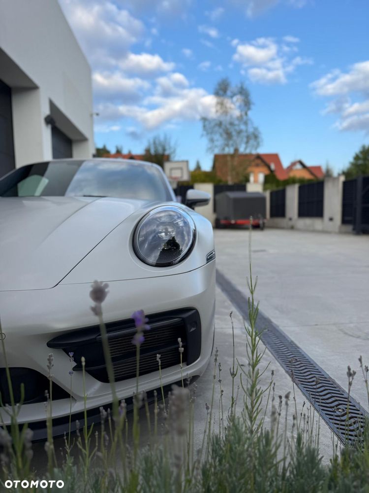 Porsche 911 Carrera 4 GTS - 26