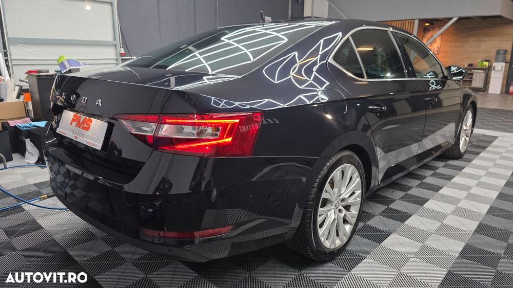 Skoda Superb 2.0 TDI DSG Premium Edition - 16