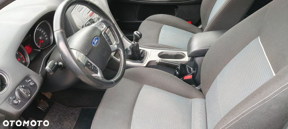 Ford Mondeo 2.0 Ambiente - 12