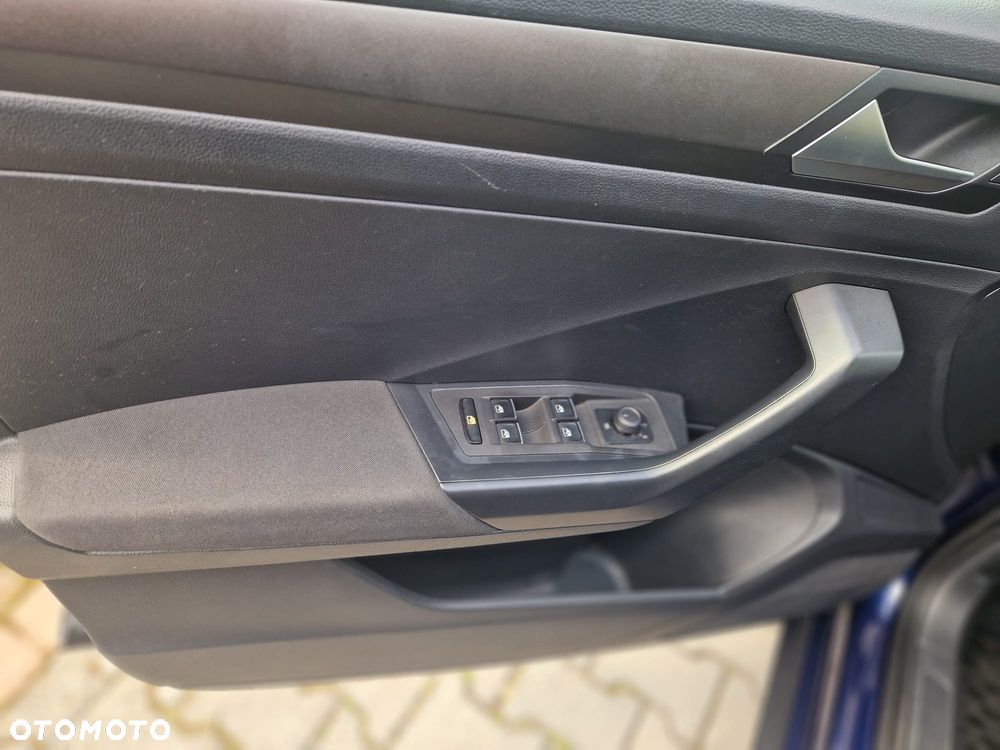 Volkswagen T-Roc - 16