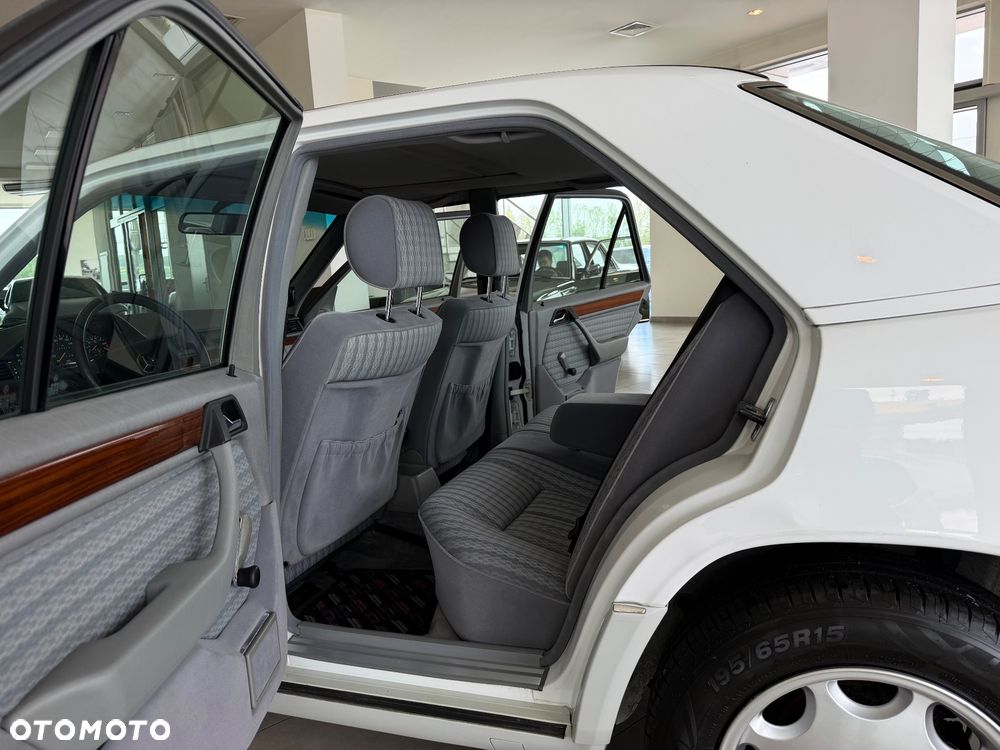 Mercedes-Benz W124 (1984-1993) - 30