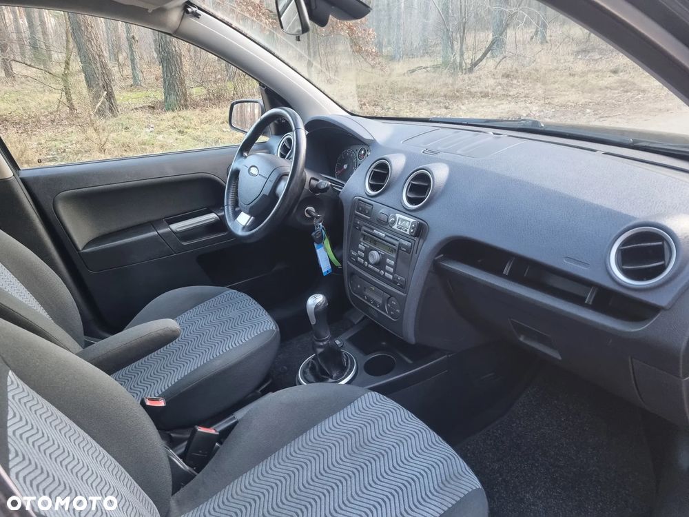Ford Fusion 1.6 + - 6