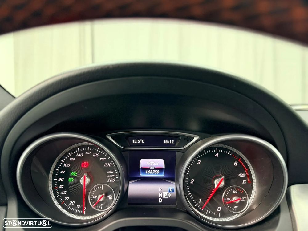 Mercedes-Benz CLA 220 Shooting Brake (CDI) d 4Matic 7G-DCT AMG Line - 29