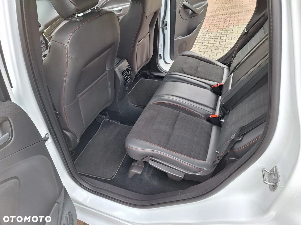 Ford Kuga 1.5 EcoBoost 2x4 ST-Line - 13