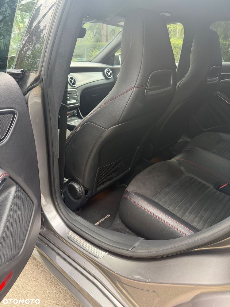 Mercedes-Benz CLA 220 4-Matic AMG Line - 13