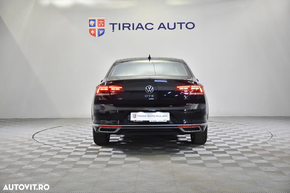 Volkswagen Passat - 4