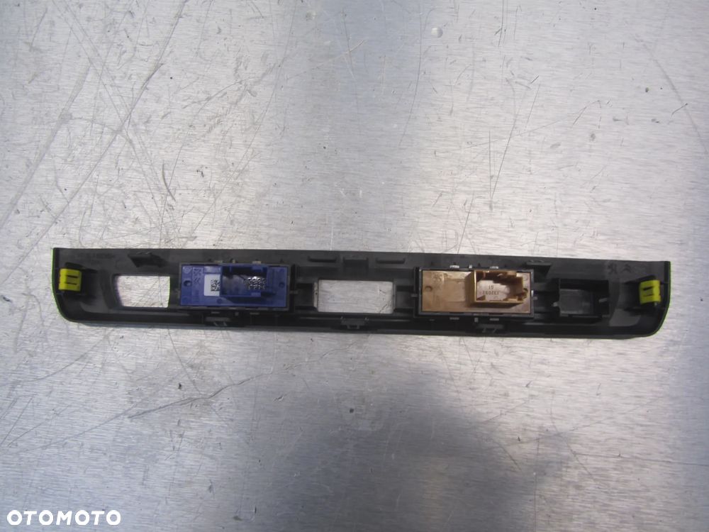 Peugeot Expert-Jumpy-Proace 16r->panel-obudowa przełączników w konsoli - 2