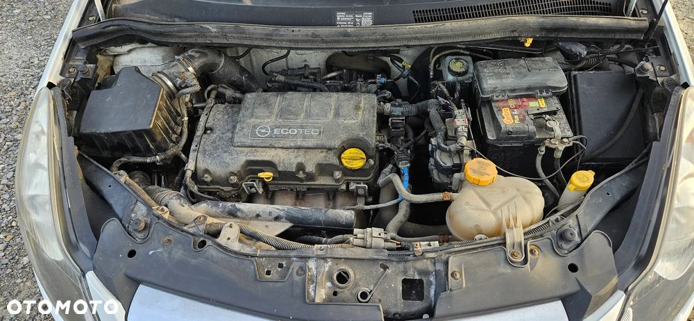 Opel Corsa 1.2 16V 111 - 12