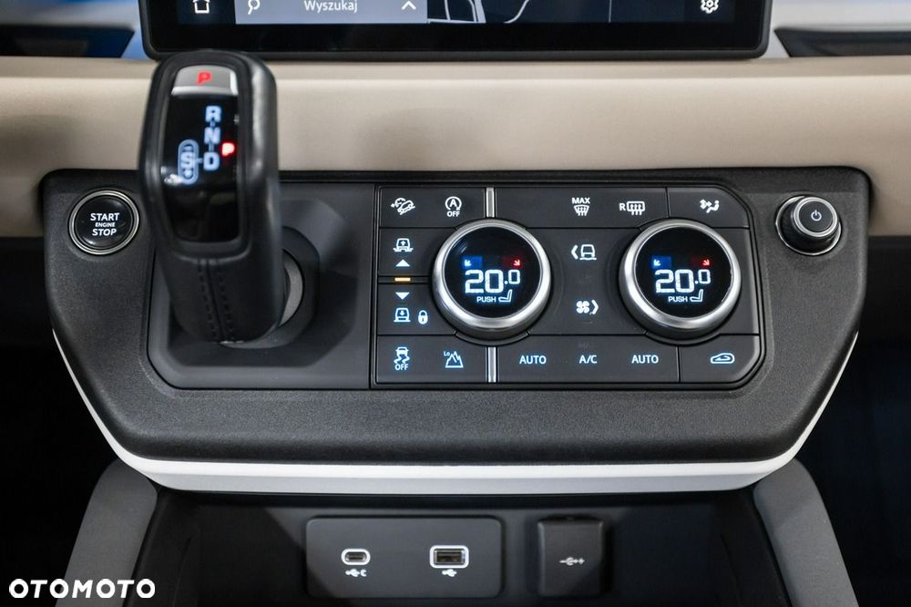 Land Rover Defender - 29