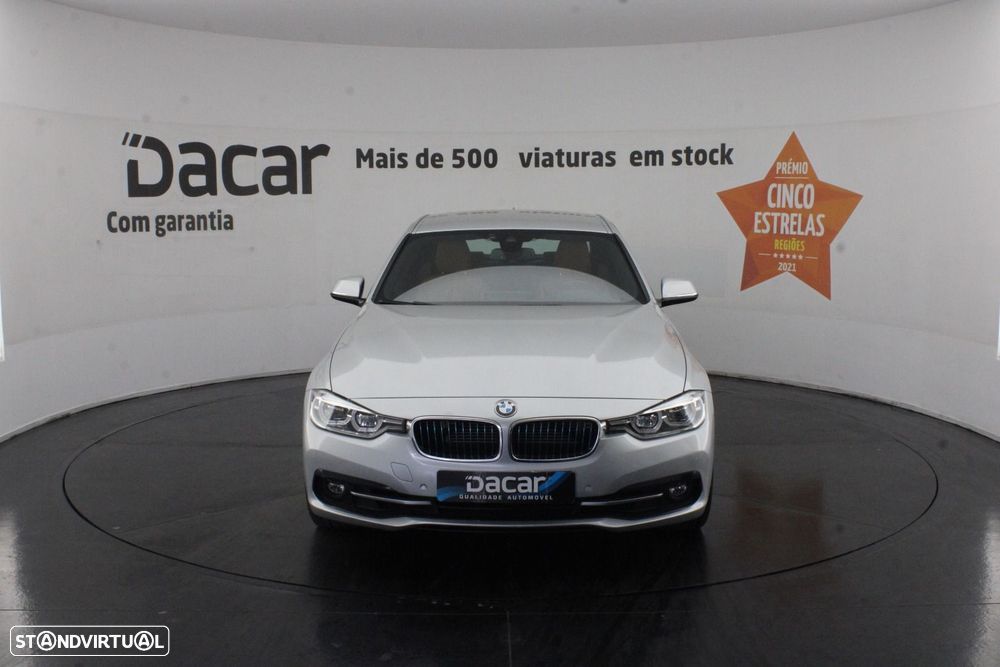 BMW 330 e iPerformance Line Sport — fotografia 2