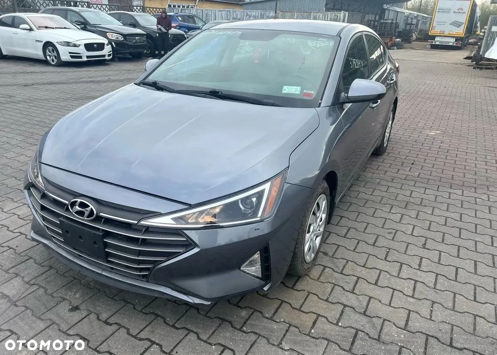 Hyundai Elantra - 1
