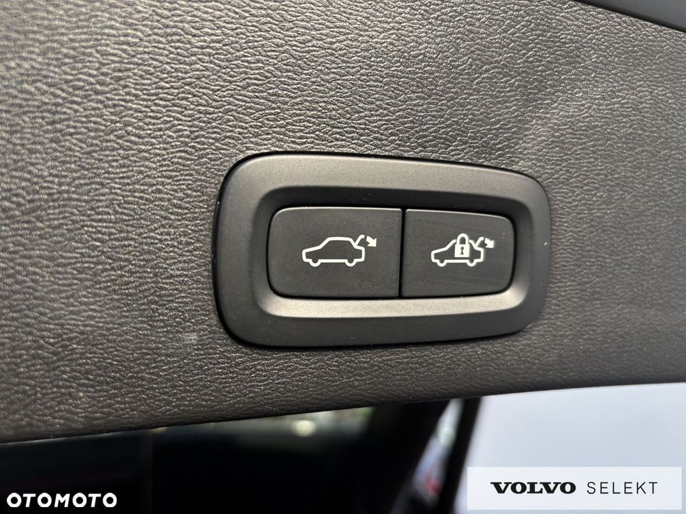 Volvo XC 40 - 25