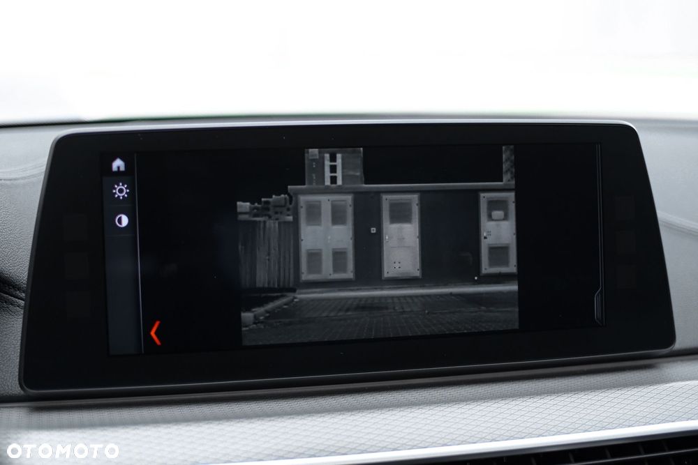 BMW Seria 5 540i xDrive Sport Line - 14