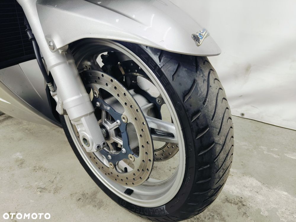 Yamaha FJR - 4