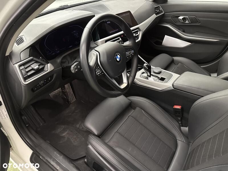 BMW Seria 3 318i - 11