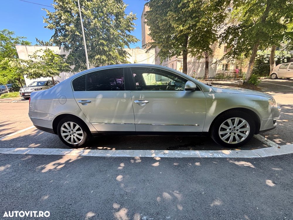 Volkswagen Passat 1.6 FSI Comfortline - 2