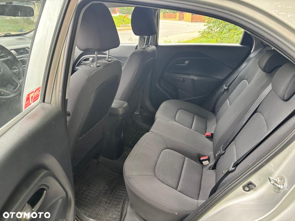 Kia Rio - 9