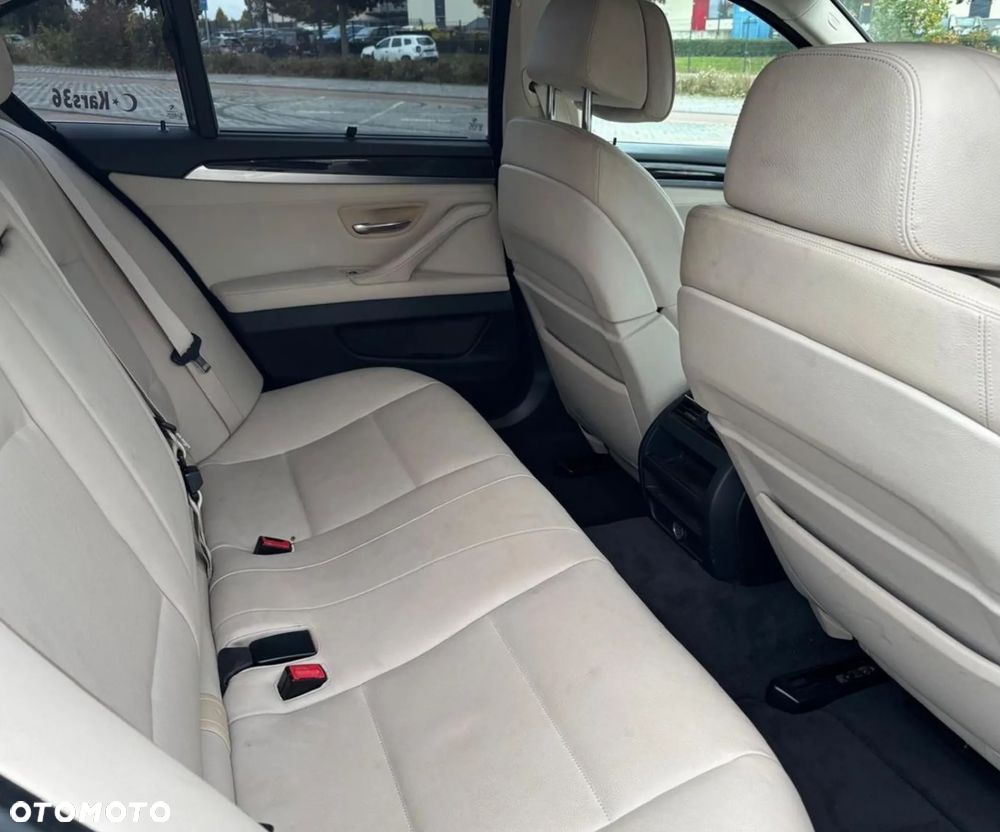 BMW Seria 5 530d xDrive - 11