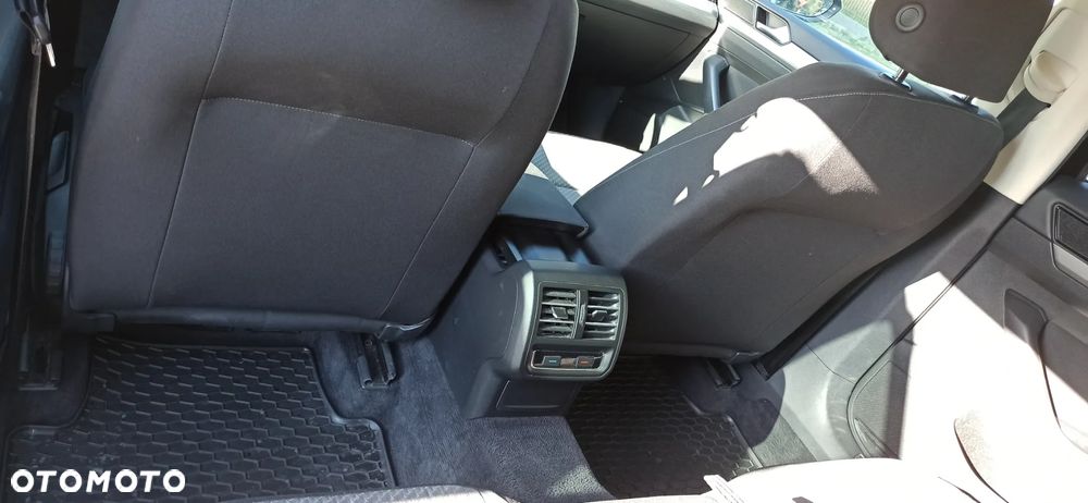 Volkswagen Passat 2.0 TDI SCR Comfortline - 11