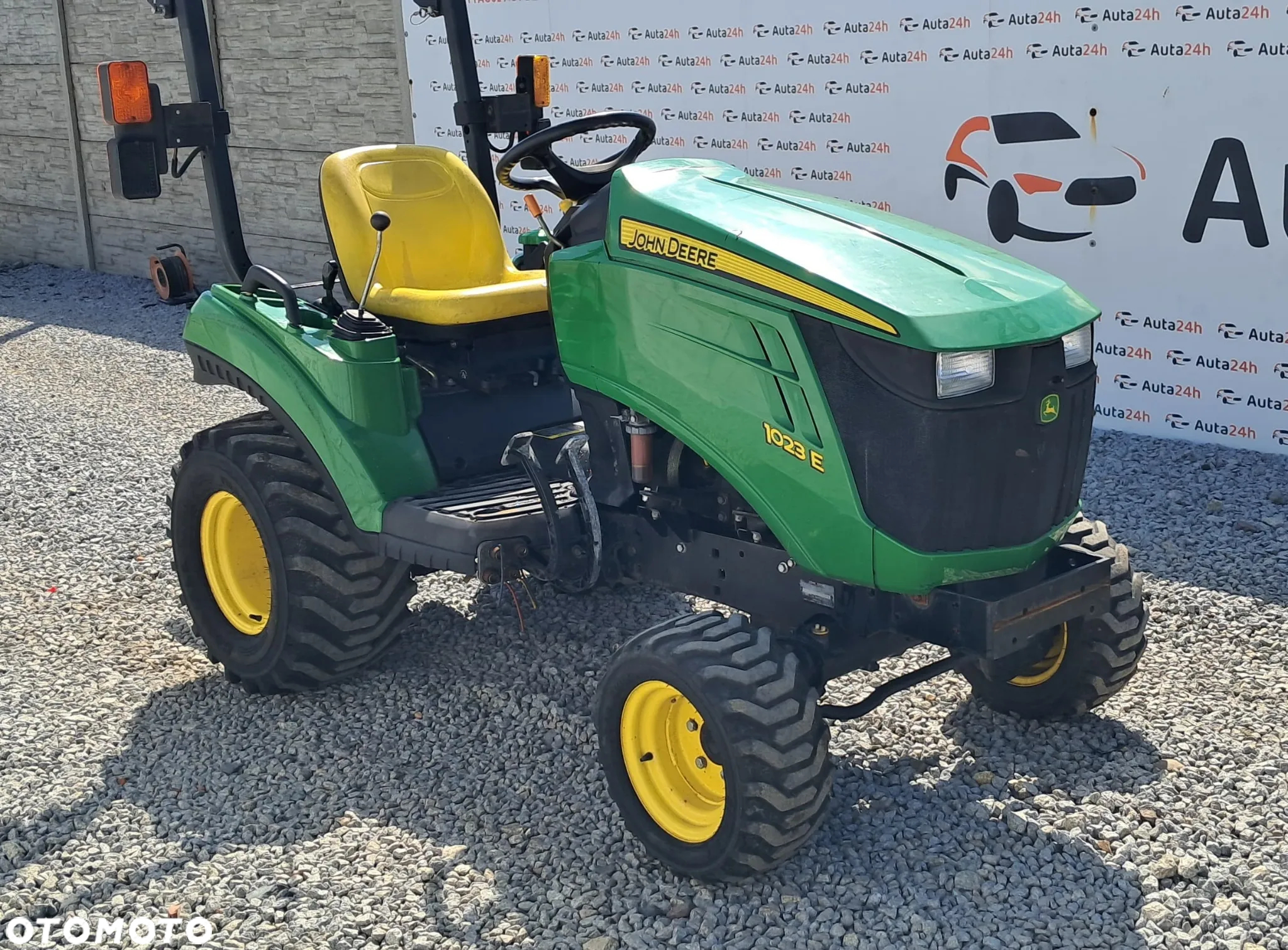 John Deere 1023E - 3