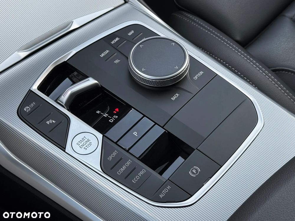 BMW Seria 3 320d Touring xDrive M Sport - 28
