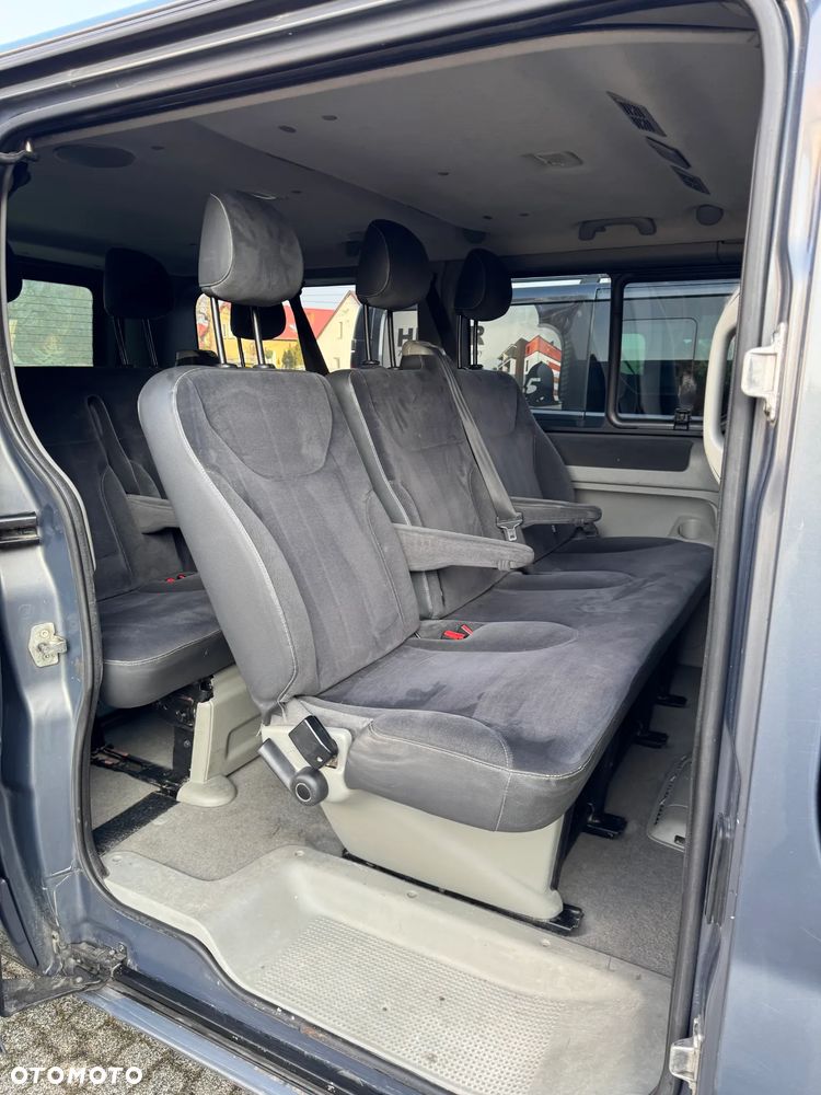 Renault Trafic Grand Passenger Black Edition - 19