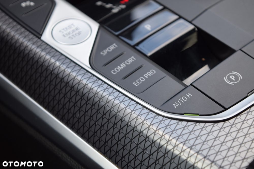 BMW Seria 3 320d xDrive mHEV M Sport sport - 25