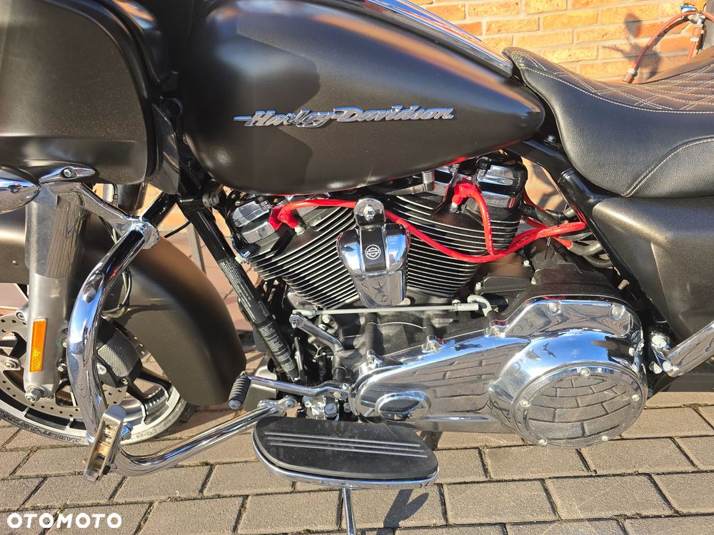 Harley-Davidson Touring Road Glide - 20