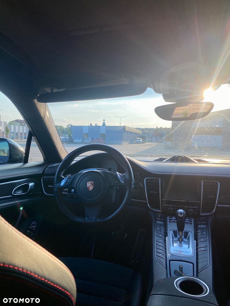 Porsche Panamera GTS PDK - 15