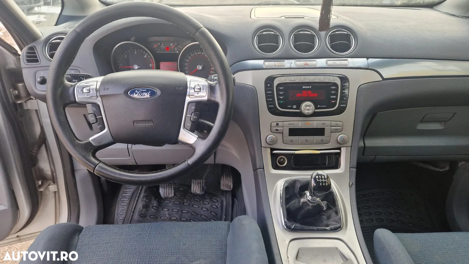 Ford S-Max - 13