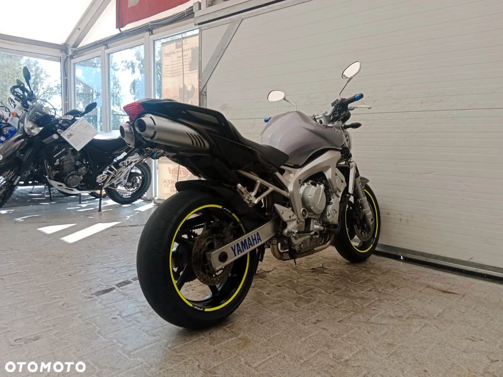 Yamaha FZ - 28