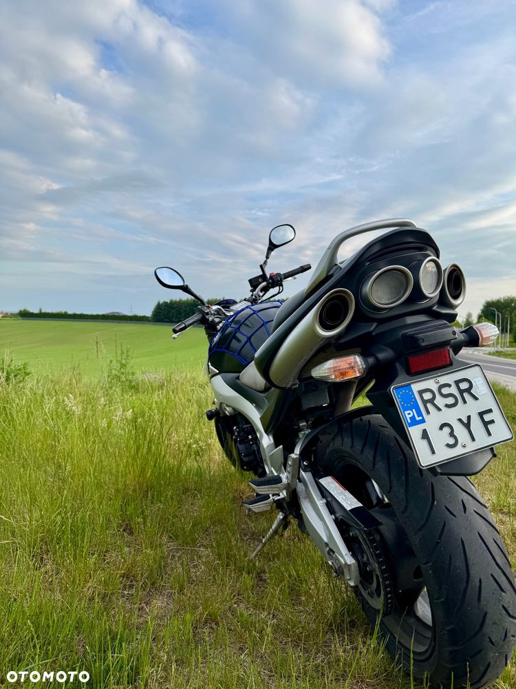 Suzuki GSR - 4