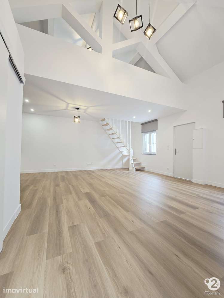 Moradia T0 Duplex totalmente remodelada no Bonfim - Grande imagem: 4/19