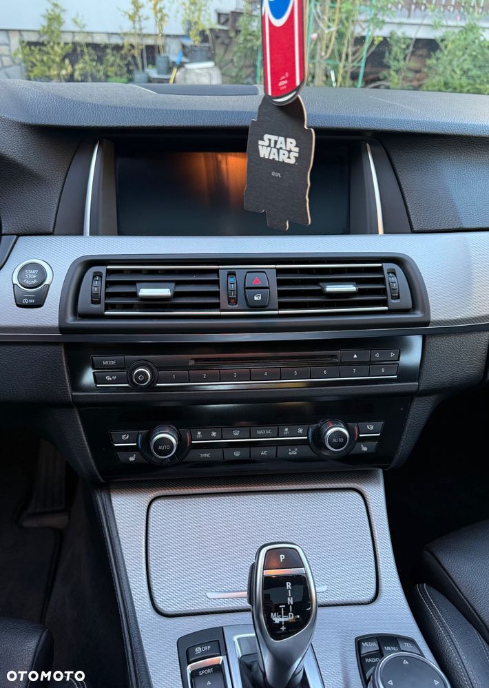 BMW Seria 5 525d xDrive - 23