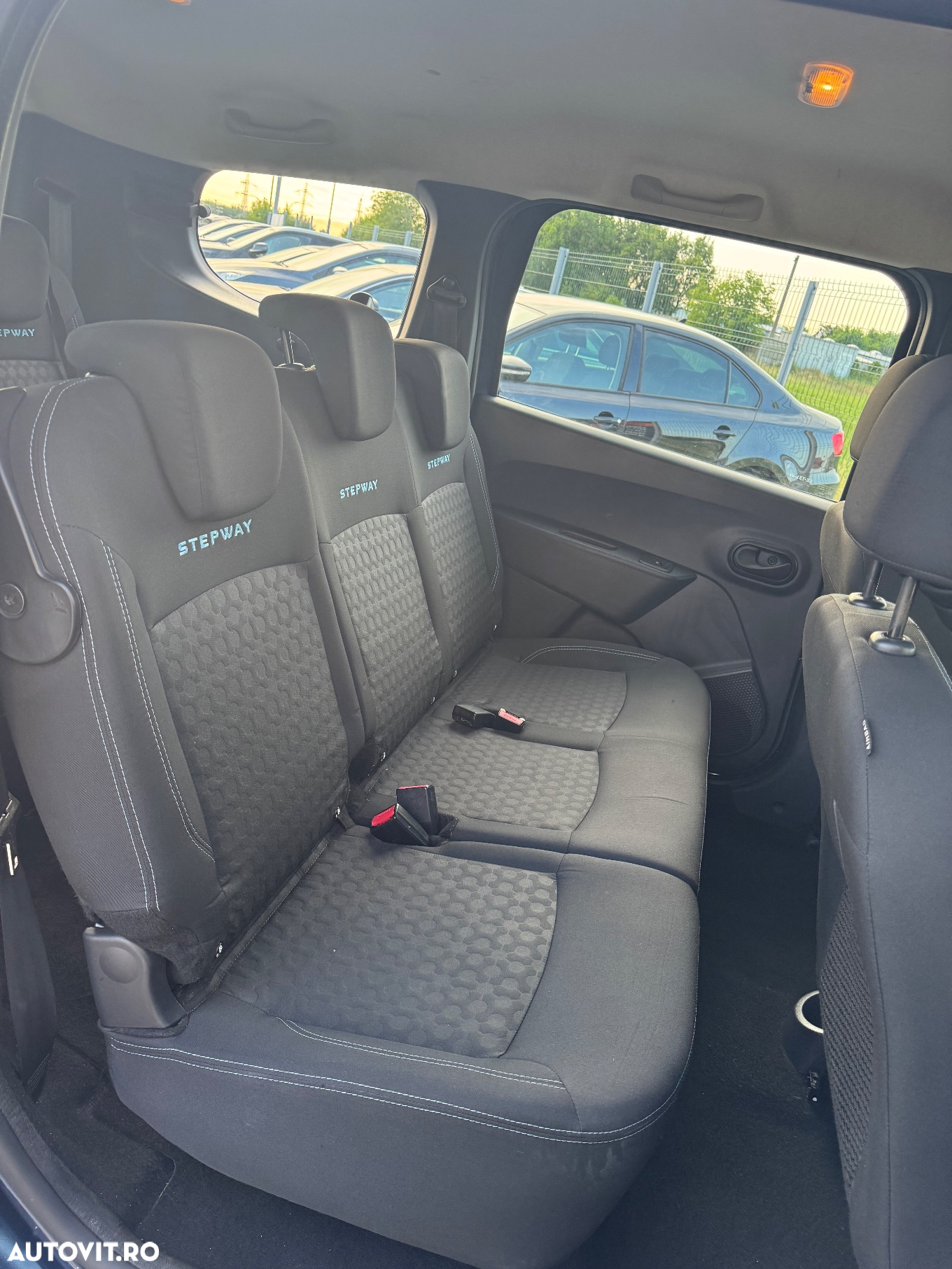 Dacia Lodgy 1.5 dCi Stepway - 16